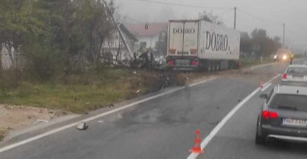 STRAVIČNA NESREĆA TOKOM NOĆI: Jedna osoba poginula, dvoje povrijeđeno