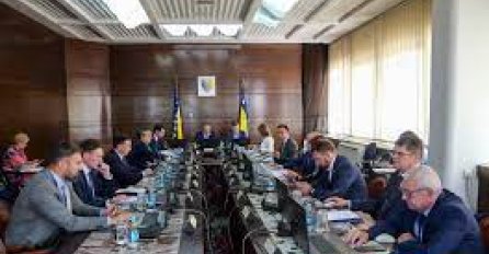 POLITIČKA PROPAST BIH: Zov fotelje je postao toliko moćan da se za malo vlasti gube obraz i čast