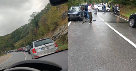 TEŠKA SAOBRAĆAJNA NESREĆA U BIH: Put blokiran, ima povrijeđenih 