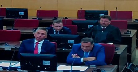 OBJAVLJEN SNIMAK IZ SUDA BiH: Pogledajte na šta je ličilo Dodikovo izjašnjenje o krivici, te objašnjenje zašto je odbio ustati (VIDEO)