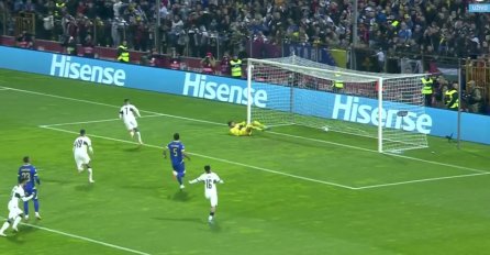 JE LI OVO BAŠ MORAO BITI PENAL? Sudija je odmah reagovao, a Ronaldo bio neumoljiv! Meč započeo i pogrdnim povicima ka Vici Zeljkoviću