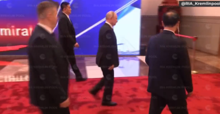 PUTIN U KINI SNIMLJEN SA NUKLEARNOM AKTOVKOM? Osiguranje ga okružilo, pogledajte snimak (VIDEO)