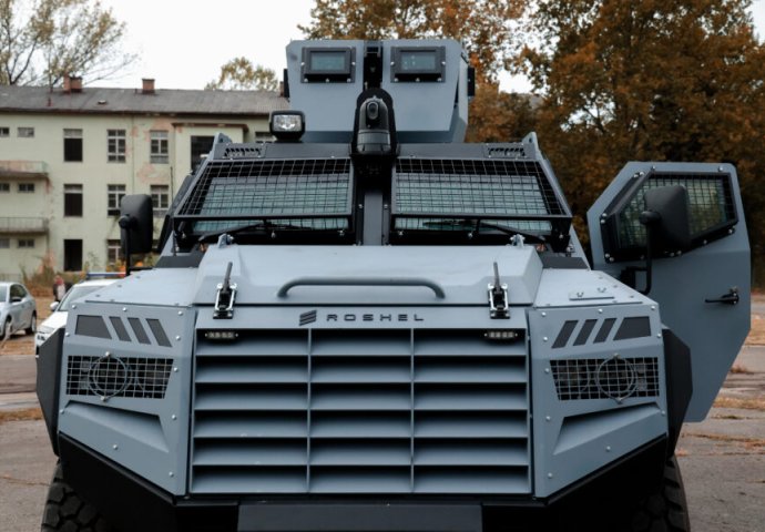 ŠTA JE POLICIJA TK ZAISTA NABAVILA? Stigle "zvijeri" od transportera: e može ih probiti ni metak “7,62” (VIDEO)