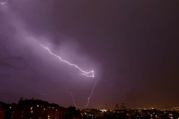 CRNA GORA NA UDARU OBILNIH PADAVINA, DA LI ĆE KIŠA STIĆI I U BEOGRAD? Evo gdje se u Srbiji očekuju NAJVEĆE PADAVINE