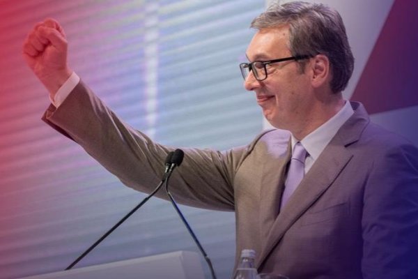 VAŽNA PORUKA VUČIĆA: Pogledajte šta je predsjednik Srbije poručio građanima (FOTO)