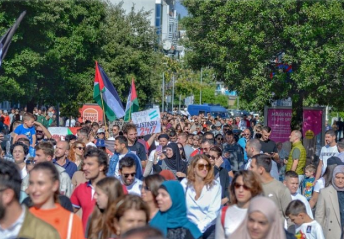 CRNOGORCI NA PROTESTIMA ZA PALESTINU: Na skupu se pojavila zastava na koju će reagirati i Bosanci (FOTO)