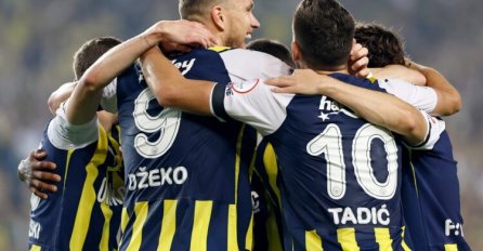 DŽEKOMANIJA U SVLAČIONICI FENERA: Turski fudbaler komentarom izazvao lavinu reakcija (FOTO)