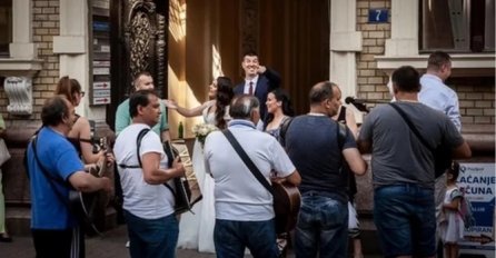 TOTALNI HAOS NA SVADBI U BIJELJINJI: Kada je mladoženja vidio šta je dobio na poklon priredio NEZAPAMĆENU SCENU (VIDEO)