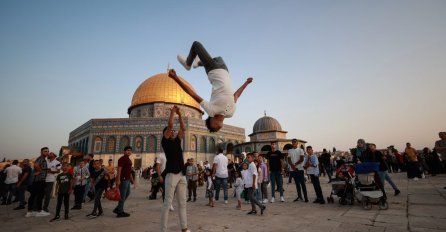 Izraelska policija zatvorila je džamiju Al Aksa za muslimane