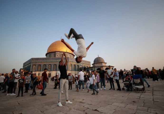 Izraelska policija zatvorila je džamiju Al Aksa za muslimane