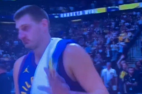 Jokić htio da se pozdravi sa Lebronom: A kad je vidio da ON TO NEĆE – OVAKO JE ODREAGOVAO