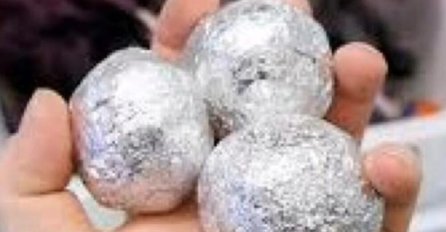 NAPRAVITE KUGLICE OD ALUMINIJUMSKE FOLIJE I STAVITE U TORBU: Zanijemićete kad budete vidjeli šta se tad dešava