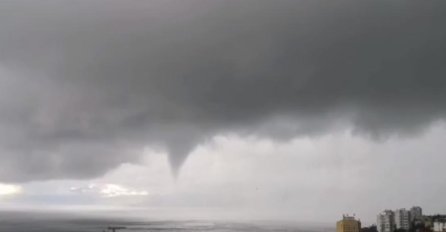 JAKO NEVRIJEME GAZI PREKO HRVATSKE: Kran pao na zgrade, grad pod vodom, meteorolozi ništa slično nisu vidjeli od 1929. godine (FOTO, VIDEO)