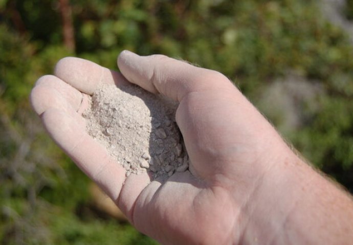 Pepeo od loženja ni slučajno ne bacajte: Spas je za svaku domaćicu, stavljaju ga i u frižider