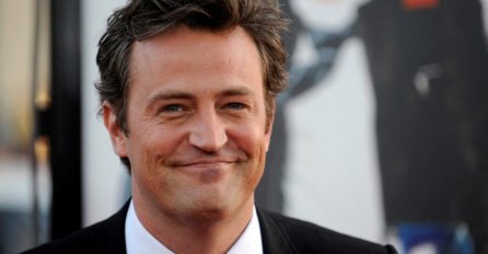 FANOVI U NEVJERICI ŠIROM SVIJETA: Napustio nas je Matthew Perry, omiljeni Chandler iz serije "Prijatelji"