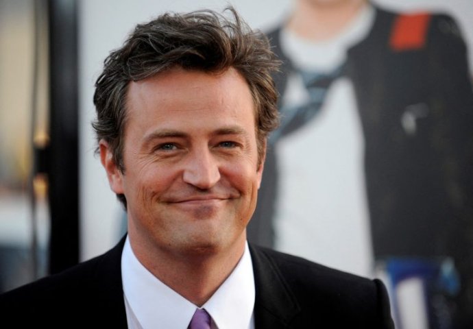 FANOVI U NEVJERICI ŠIROM SVIJETA: Napustio nas je Matthew Perry, omiljeni Chandler iz serije "Prijatelji"