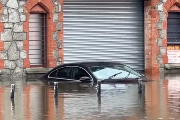 NACIJA POZVANA DA NE NAPUŠTA DOMOVE:  Pripremaju se za ono što večeras slijedi