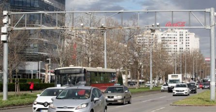 BIHAMK savjetuje vozače: Meteorolozi upozoravaju na jake udare vjetra i padavine, vozite oprezno