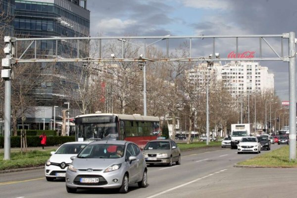 BIHAMK savjetuje vozače: Meteorolozi upozoravaju na jake udare vjetra i padavine, vozite oprezno