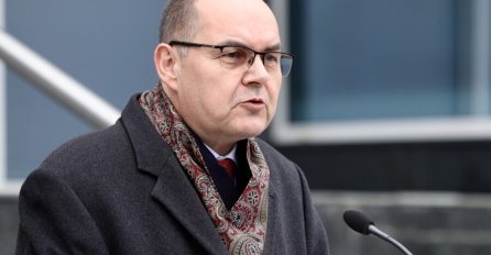 Schmidt odgovorio Komšiću: Ja odluke donosim sam