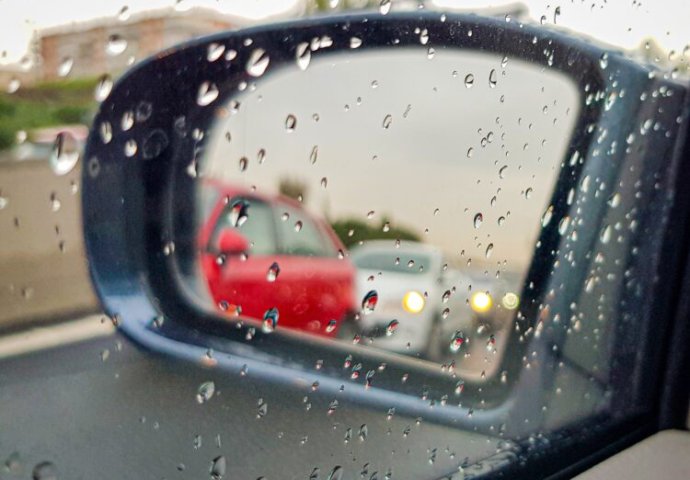 Vožnja po jakoj kiši: Sedam ključnih savjeta za vozače