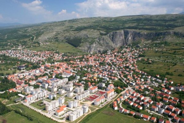 Otrovni pepeo rasut po baštama: NIKO NIJE UPOZORIO STANOVNIŠTVO!