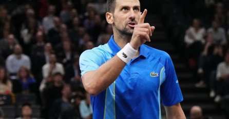 NOVAK GLEDA I NE VJERUJE! Đoković krenuo prema svlačionici, a ono što je uradila publika u Parizu je SRAMNO! (VIDEO)