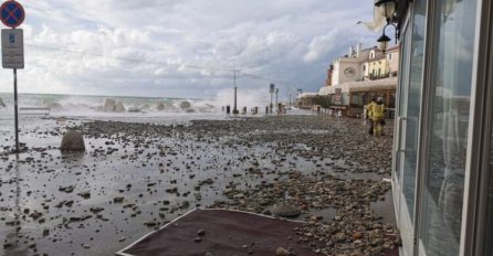 SNAŽNO NEVRIJEME SE SRUČILO NA SLOVENIJU: Oglasile se sirene, jak vjetar nosio krovove