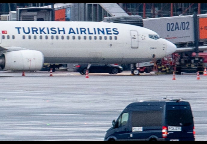 Talačka kriza na aerodromu u Hamburgu: Pregovarački tim u kontaktu sa osumnjičenim, dijete je dobro