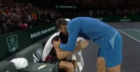 ĐOKOVIĆ TJEŠIO UPLAKANOG DIMITROVA: Scena koja obilazi planetu! Novak bratku Griši poslao JAKU PORUKU