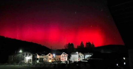 NEOBIČNA CRVENA SVJETLOST ZABILJEŽENA NA NEBU IZNAD BiH U MJESTU RUDICE: Nedim Sladić se odmah oglasio i objasnio o čemu se radi (FOTO)