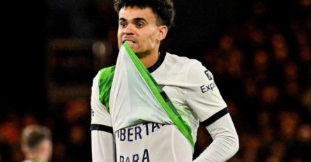 POSTIGAO GOL, PA PREKLINJAO DA MU PUSTE OCA, A SADA OBJAVIO I SAOPĆENJE: Evo šta je poručila zvijezda Liverpoola