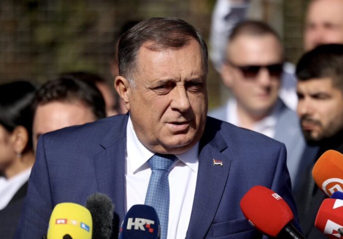 Dodik: RS će proglasiti nezavisnost ako Šmit nametne zakon o imovini, pripremamo se za to