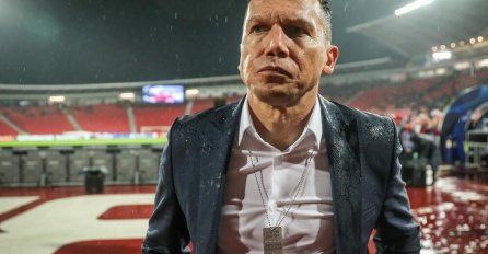 DA SE NAJEŽIŠ! Barak Bahar izgubio, pa poslao MOĆNU poruku u svijet: Nosio VOJNU OGRLICU na kojoj su pisale JAKE RIJEČI! (FOTO)