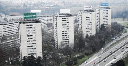 Stanari solitera u Beogradu našli su u ulazu tri kese za smeće: Oduševili se kada su shvatili šta je u njima (FOTO)