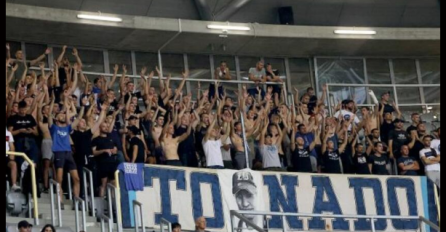 HRVATSKI HULIGANI NAPRAVILI NOVI SKANDAL U ZADRU! Istakli zastavu NDH na utakmici protiv Zvezde - još jedna SRAMOTNA scena!