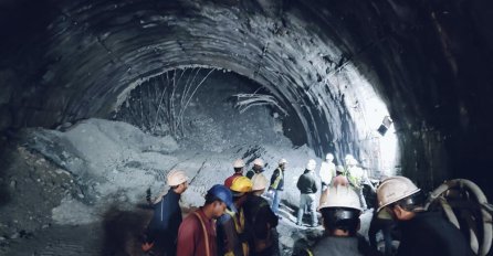 "ŽIVI SU, POSLALI SMO IM VODU I HRANU": U Indiji se urušio tunel, između 40 radnika i spasilaca se nalazi 200 METARA ZEMLJE (FOTO)