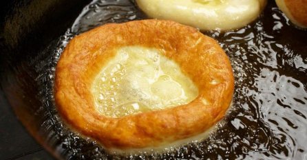 RECEPT ZA NAJBOLJE KROFNE IKADA:  Mnoge iskusne domaćice ne znaju sljedeći trik, samo ovako neće upiti MNOGO ULJA