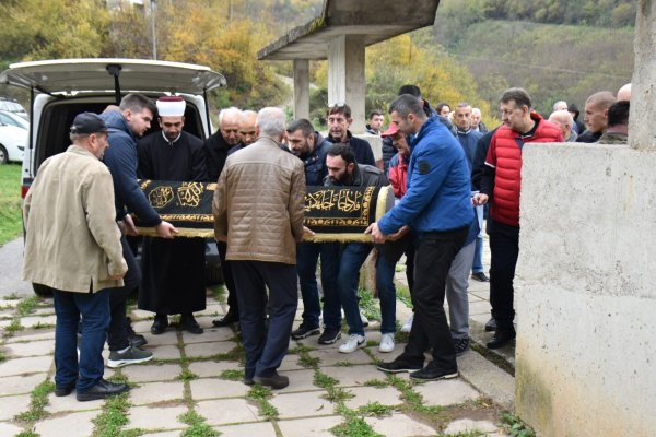 NEIZMJERNA TUGA: Veliki broj Goraždana klanjao dženazu Emiri Maslan