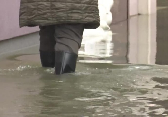 Strašne poplave u Dominikanskoj Republici: Srušio se tunel na autocesti, 21 osoba poginula