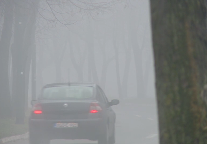 Smanjena vidljivost zbog jutarnje magle i niske oblačnosti