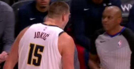 HAOS NA UTAKMICI DENVERA - ISKLJUČENI JOKIĆ I MELOUN: Srbinu PAO MRAK na oči, pa se zaletio - pogledajte snimak (VIDEO)