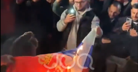Navijači Albanije zapalili zastavu Srbije nakon plasmana na EURO, uz to su i poslali prijeteće poruke Srbiji: EVO ŠTA SU IM PORUČILI
