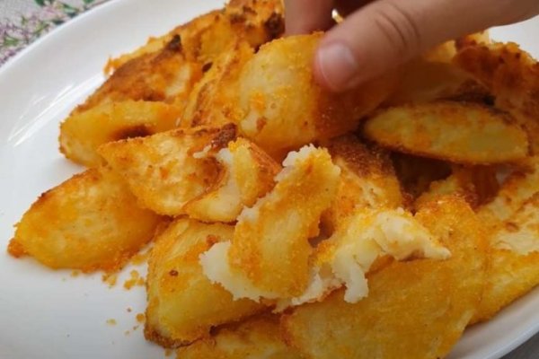 RECEPT ZA PEKARSKI KROMPIR OD KOJEG STAJE PAMET: Pravi se za manje od pola sata