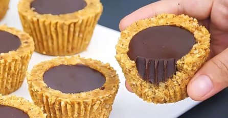 SVI ĆE VAM TRAŽITI RECEPT ZA OVE KOLAČE: Neodoljivi sitni kolači koji se pojedu u 2 zalogaja (VIDEO)
