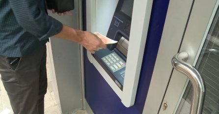 Po uzoru na istovjetan događaj u BiH: U Srbiji svečano otvoren bankomat, čak se zapjevalo