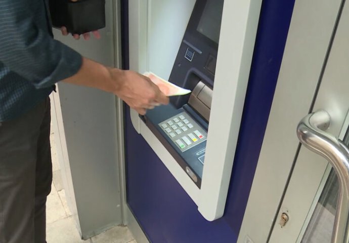 Po uzoru na istovjetan događaj u BiH: U Srbiji svečano otvoren bankomat, čak se zapjevalo