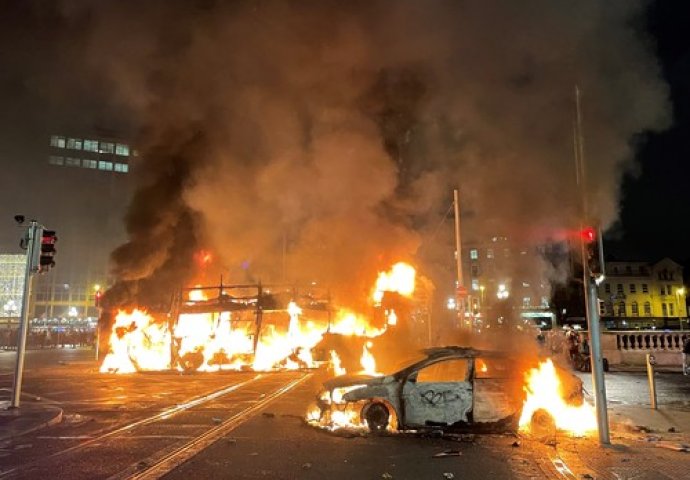 Nasilni protesti u Dublinu nakon što je pet osoba povrijeđeno u napadu nožem