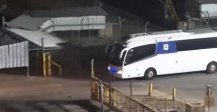 Dva autobusa u kojima se nalazi 39 palestinskih žena i djece napustili zatvor Ofer