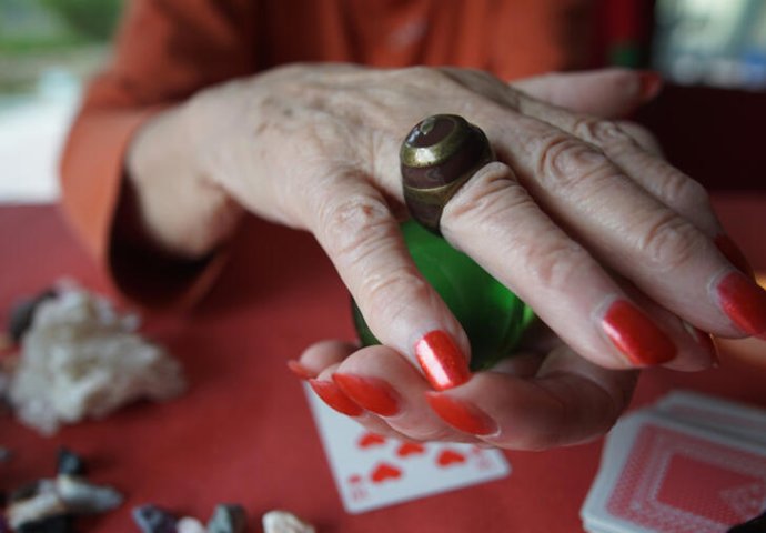 HOROSKOP ZA DECEMBAR PO CIGANSKIM KARTAMA: 3 znaka čeka ludačka sreća, najviše će im od ruke ići ljubav i brak